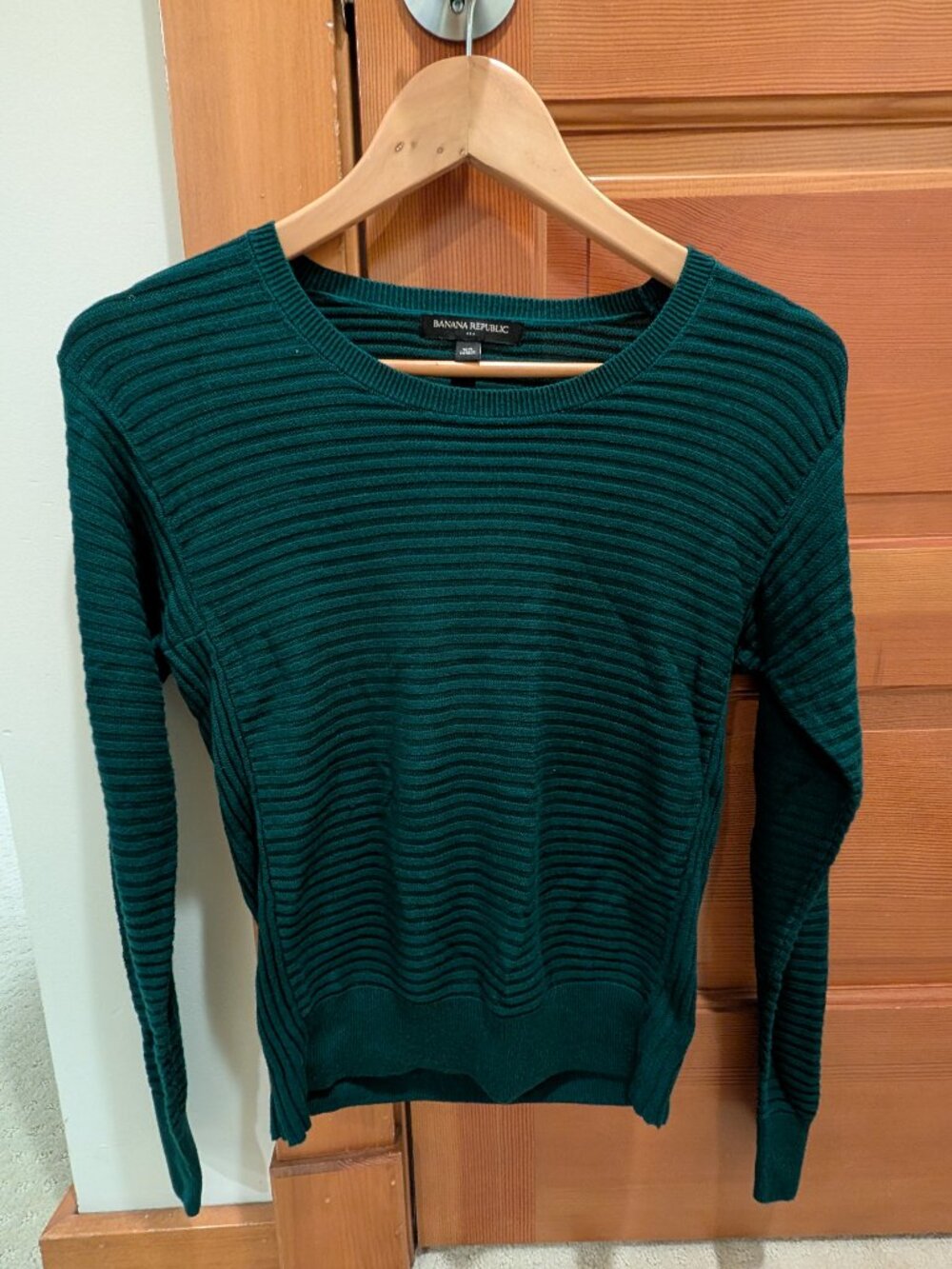 Banana Republic soft green forest sweater, size XS